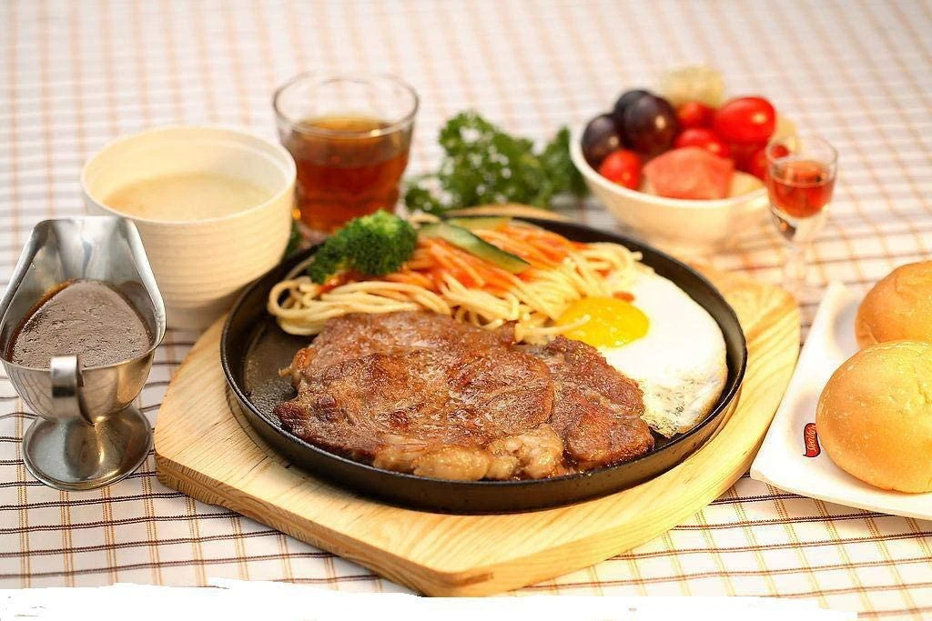 Elevate Your Culinary Experience with Premium Sizzler Plates